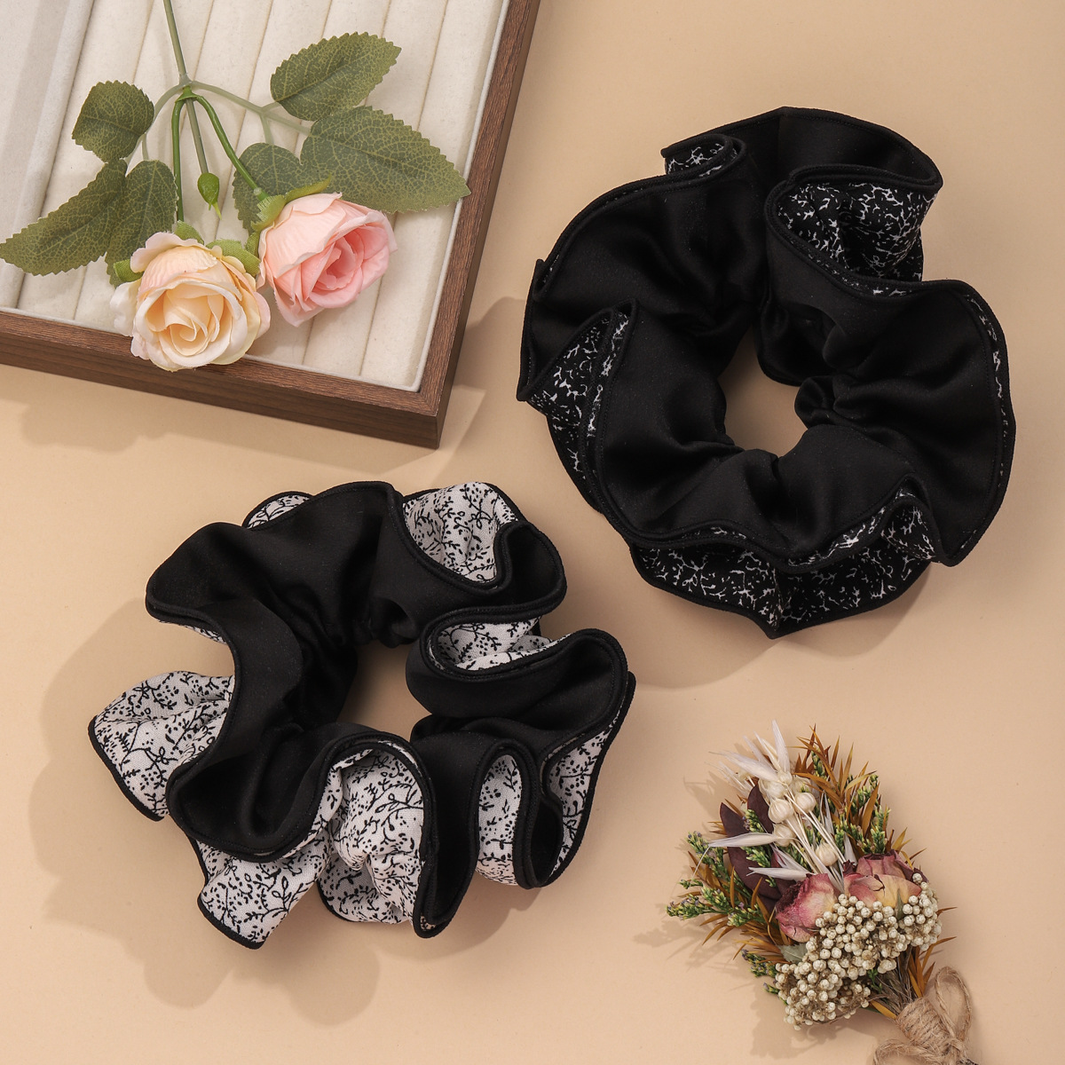 Korean-style retro velvet patchwork floral hair band with high elasticity and no damage to hair. Large circle, elegant commuting hair tie for women