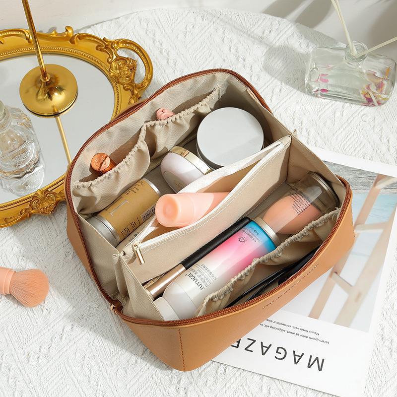 A large-capacity portable cosmetic bag for women, with an ins high-end feel, is a 2024 new super popular travel item, a toiletry and storage bag details Picture