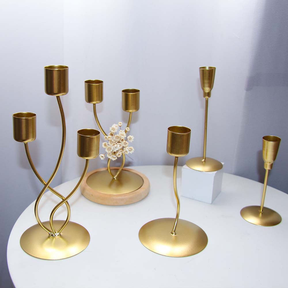 Specialized simple and romantic home dining table decoration, home light luxury style candlestick display, retro candlelight dinner prop Application Scenario