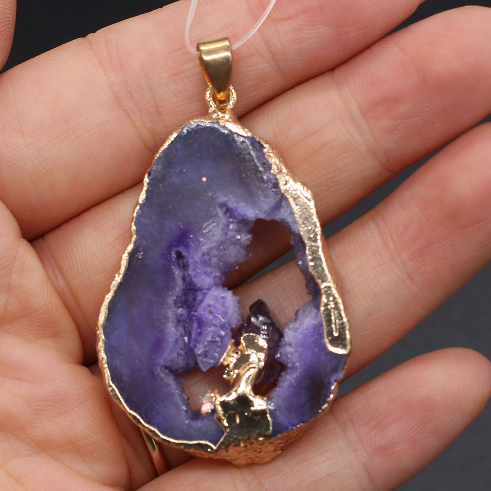 Natural stone semi-precious stone irregularly shaped crystal bud gold-plated edge pendant for DIY jewelry accessory production and wholesale Natural stone semi-precious stone irregularly shaped crystal bud gold-plated edge pendant for DIY jewelry accessory production and wholesale