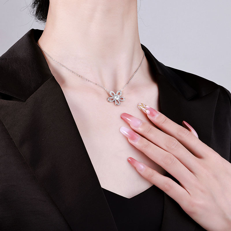Silver light luxury, niche female full diamond sunflower collarbone chain, popular hollowed-out pendant, moissanite, pure silver camellia Application Scenario