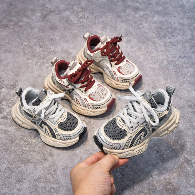 The new Spring and autumn 2025 collection of boys' and girls' sports shoes, children's and adults' casual dad shoes, and running shoes have become a cross-border hit
