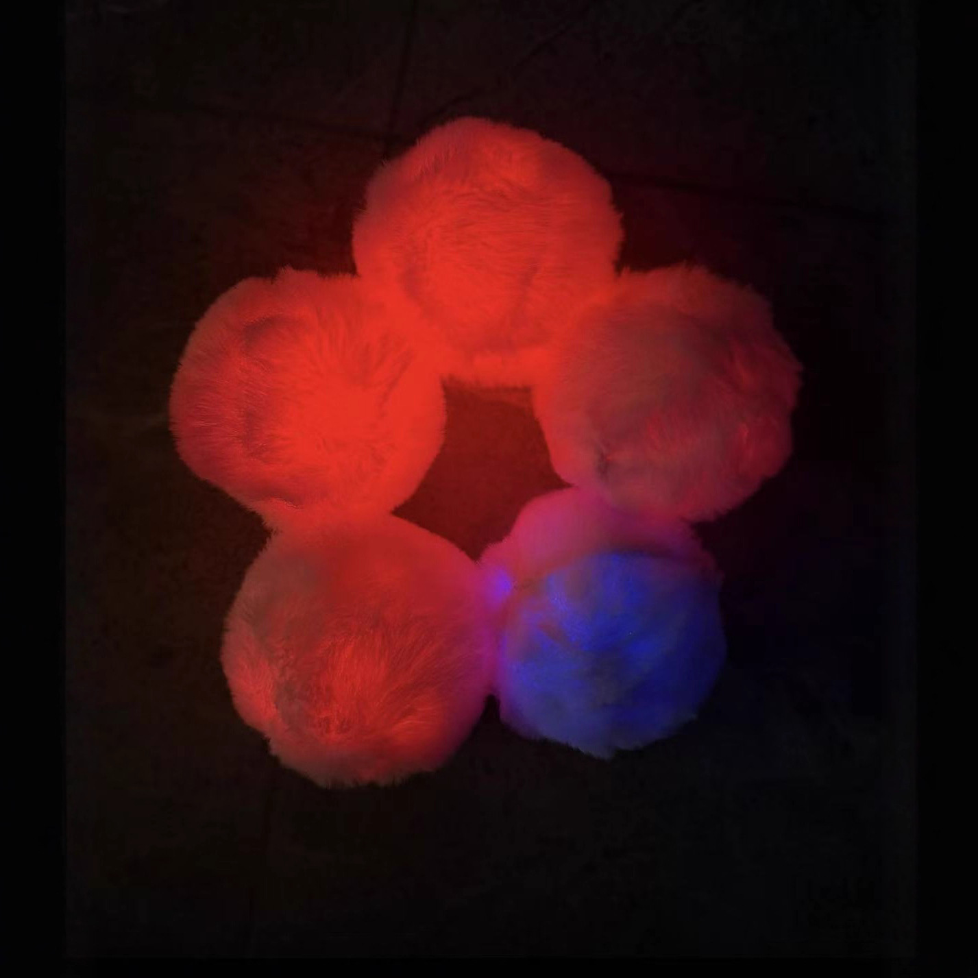 In stock and dispatched quickly, we offer a wide range of popular foreign trade plush bouncy ball toys for playing with cats, self-entertainment and entertainment. Wholesale of meow ball cat toys Application Scenario