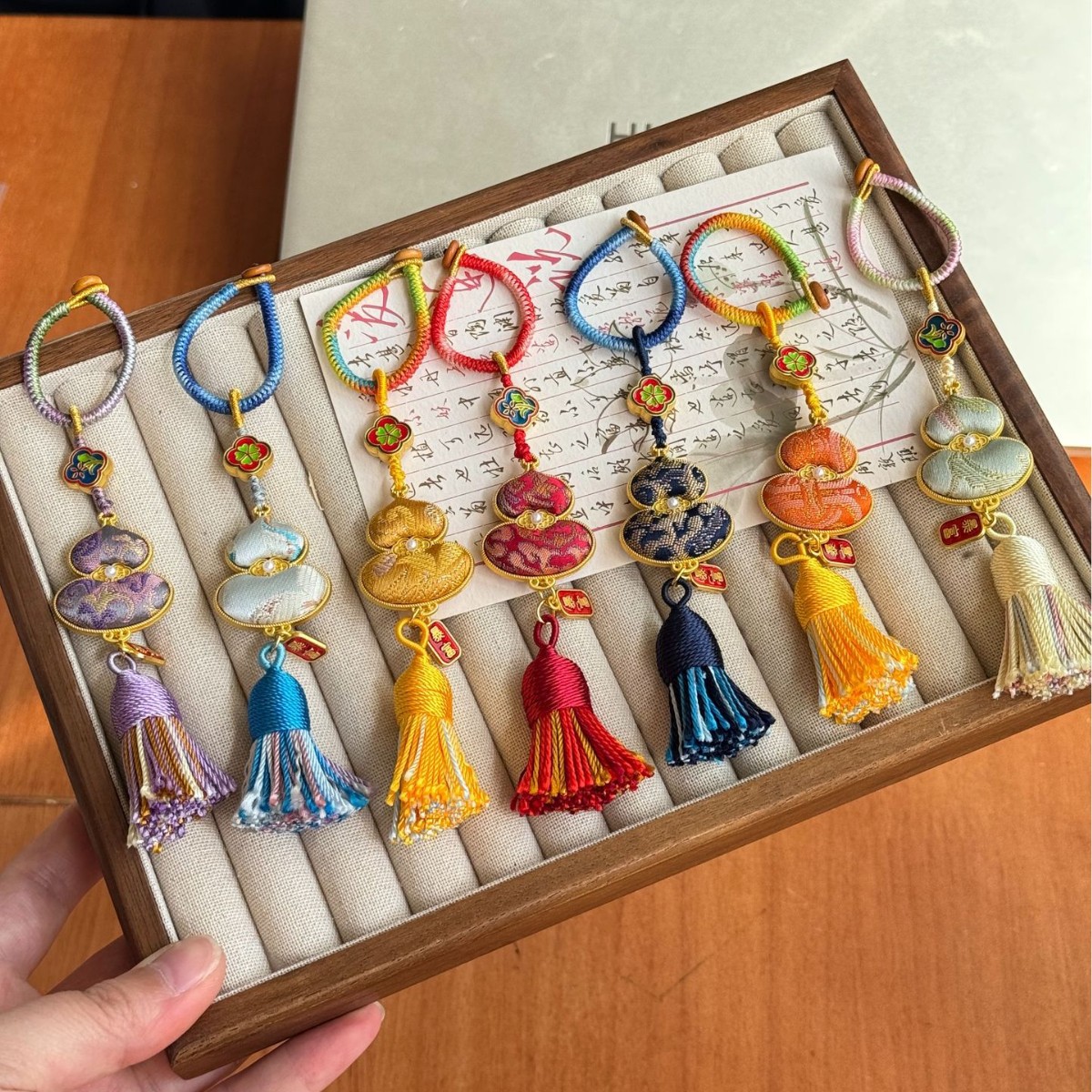 Intangible cultural heritage handcrafted imitation Song Dynasty brocade gourd tassel style pendant, keychain bag, exquisite mobile phone chain, high-end style Chinese pendant