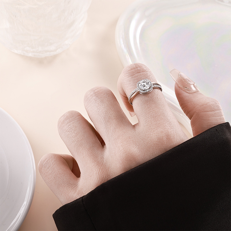 卓恒甄选S925纯银一克拉莫桑石小方糖双色戒指跨境星河款豪华婚戒送女友