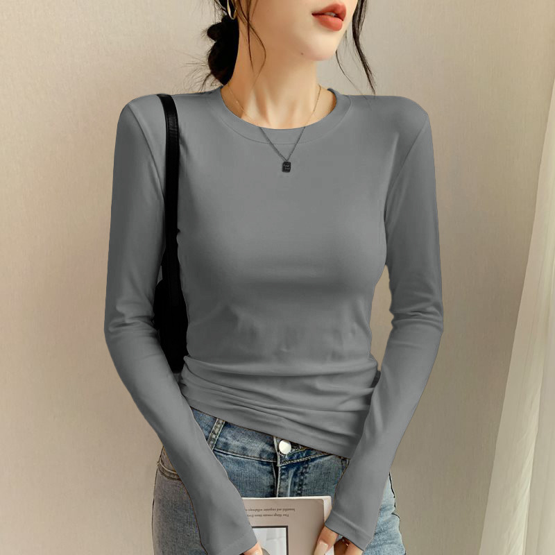 A high-end round-neck base layer for women's autumn and winter, a slimming and form-fitting T-shirt, paired with a solid-colored German velvet warm long-sleeved top Application Scenario