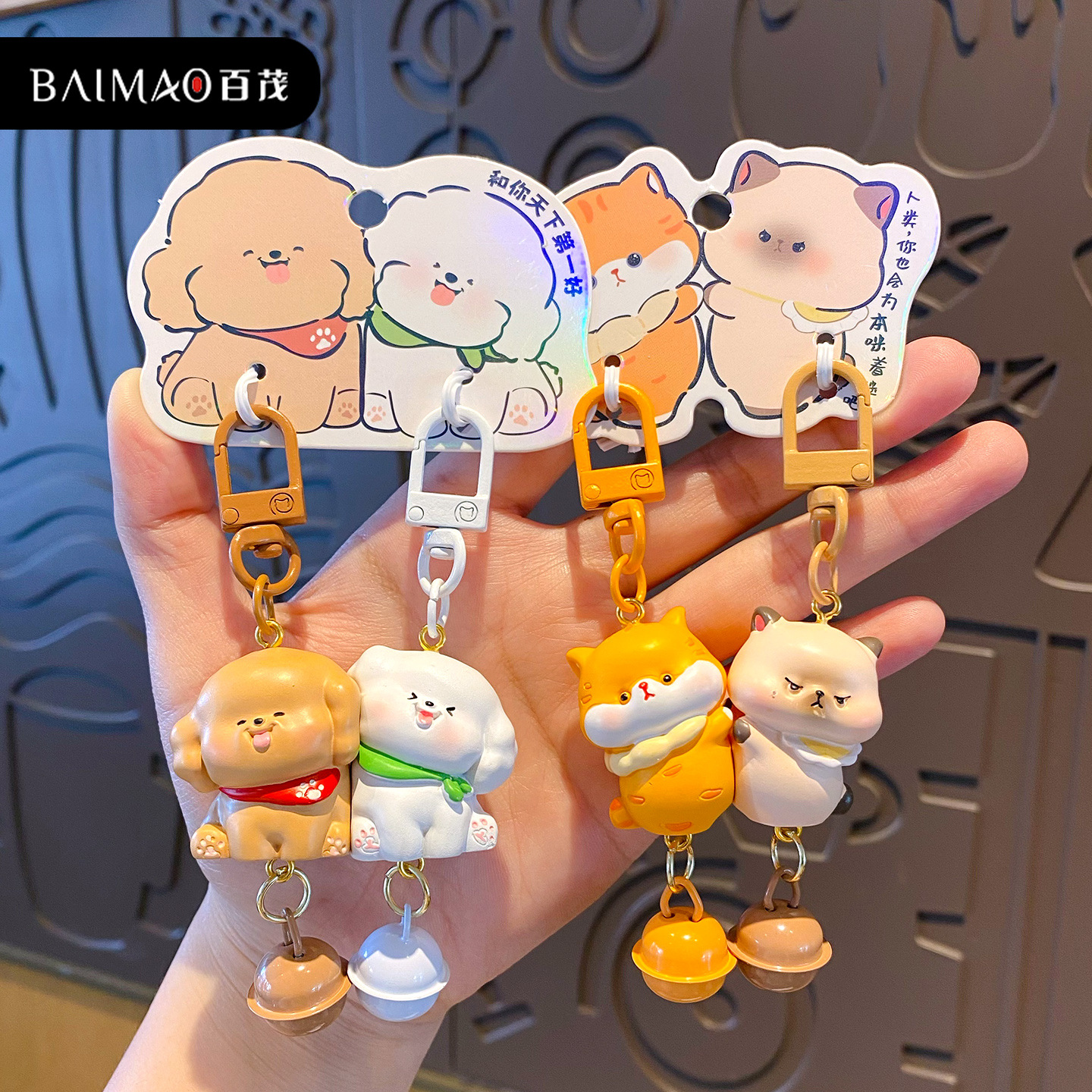 Original cute pet sticker buckle pendant, adorable magnetic couple keychain, small nose nut resin doll schoolbag pendant Specification image