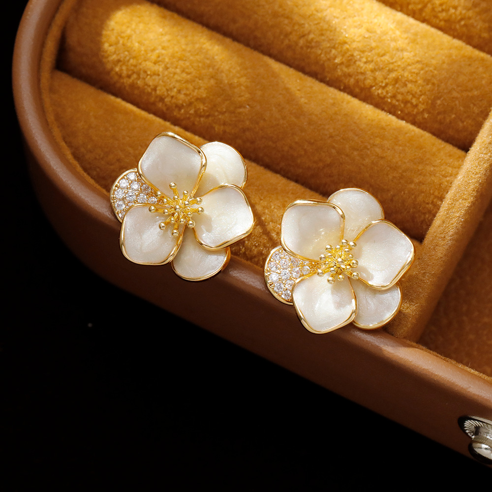 Hyacinth's niche design sense, high-end elegance, light luxury, unique stud and flower earrings will be the best-selling earrings for women on Douyin in 2025 Specification image