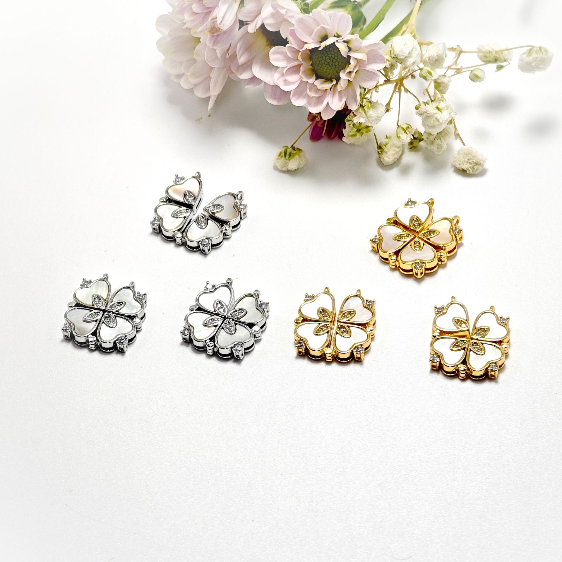 Copper-plated real gold necklace, high-end flower pendant, collarbone chain, stainless steel jewelry, heart, lucky four-leaf clover Item Picture