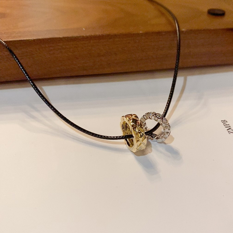New autumn and winter style, fashionable and simple gold and silver ring black rope necklace, light luxury and unique design sense collarbone chain accessory Application Scenario