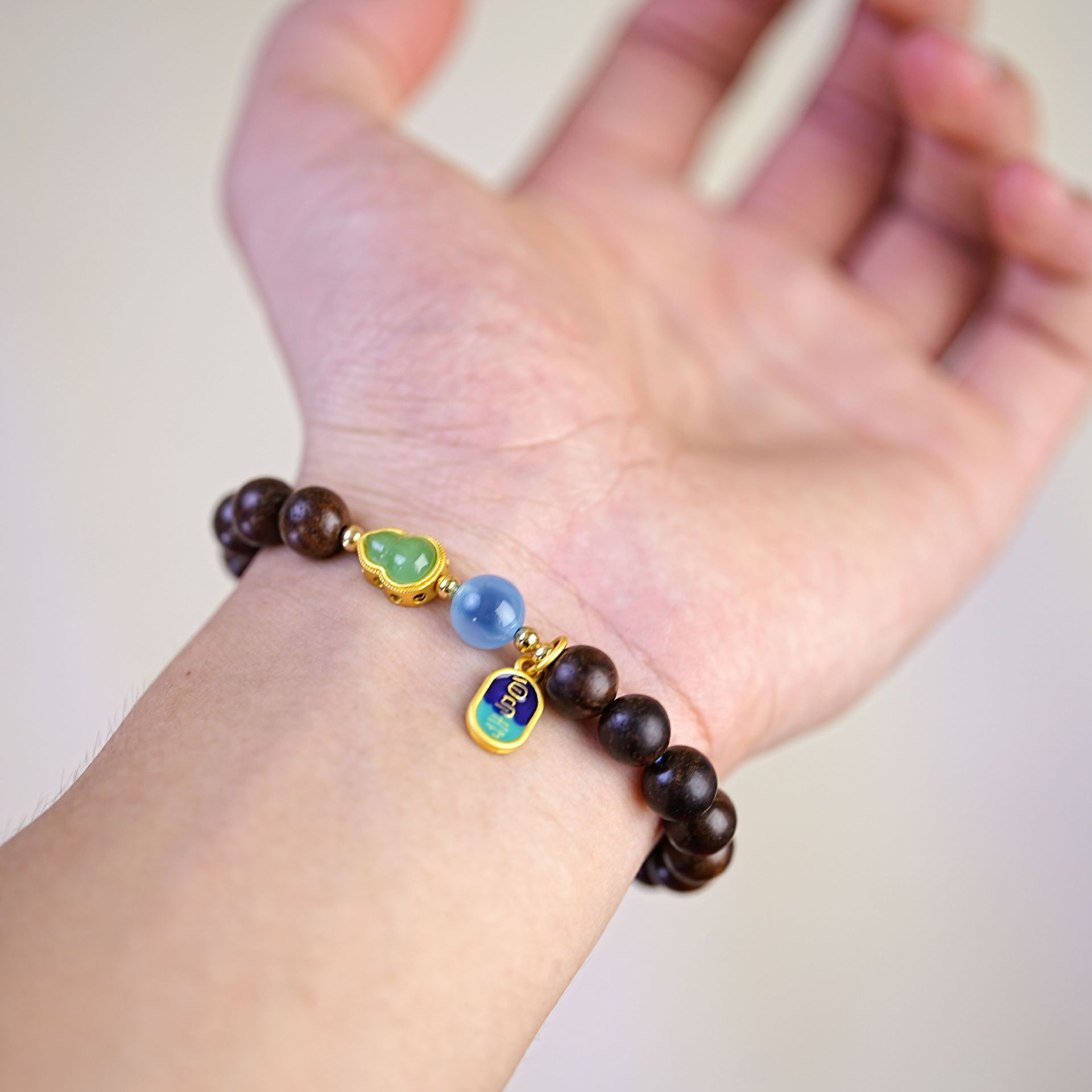 New Chinese-style bead sandalwood bracelet, chalcedony gourd fortune pendant, wooden cultural play bracelet, beaded jewelry and accessories Specification image