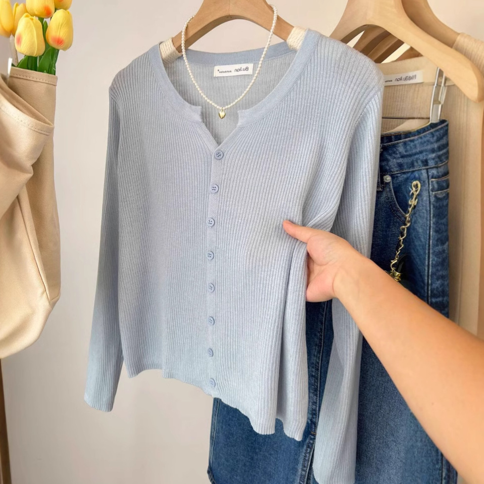 A short woolen cream-colored knitted coat for women, a long-sleeved cardigan for spring and autumn, and a chanel-style innerwear with a base layer