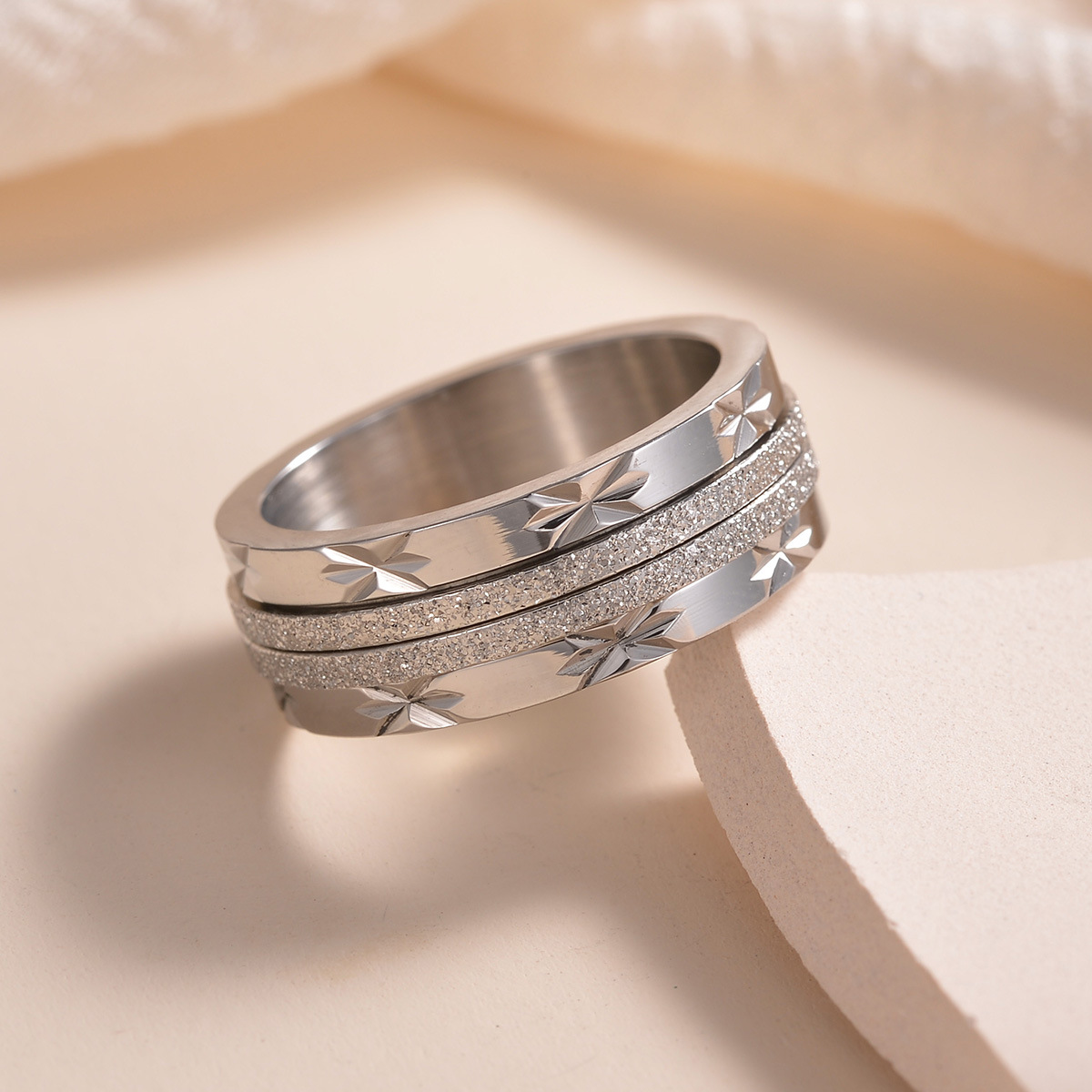 Wholesale of new Amazon European and American 8mm rotatable stress-relieving jewelry, sand-faced titanium steel women's ring and jewelry details Picture