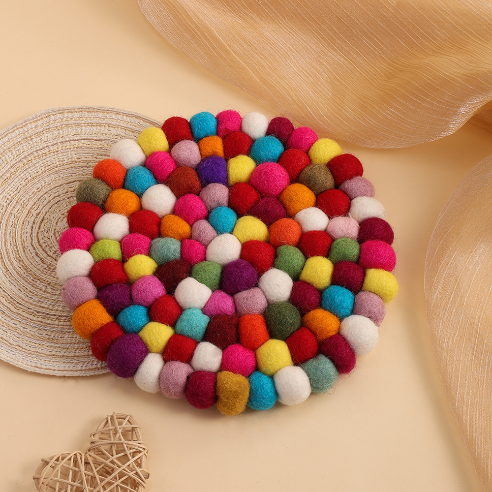 Nepalese handcrafted wool felt pot MATS, colorful balls, beautiful coasters, heat insulation pads, and wholesale of pokeplay placemats details Picture