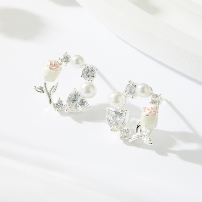 Mori atado suave viento esmaltado rosa floral guirnalda pendientes aleación de cobre con circonitas agujas de plata s925 premium sentido orejeras para mujeres Application Scenario