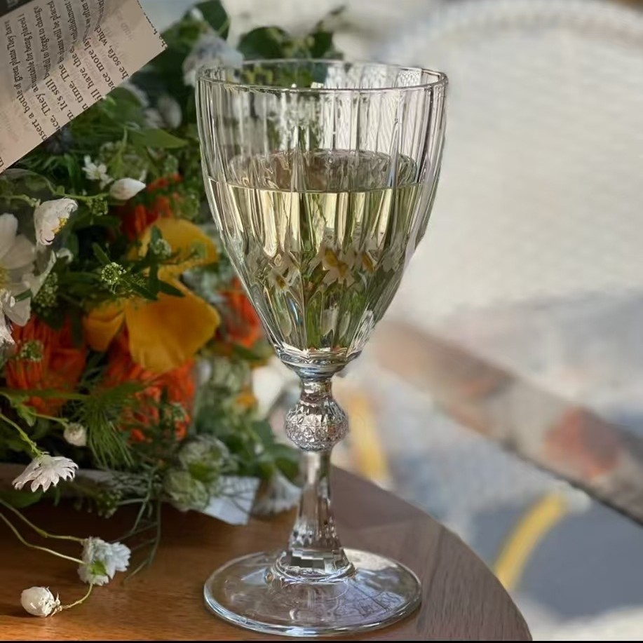High-footed transparent diamond glass wine glasses, home wine glasses, retro embossed water glasses, red wine glasses, ins crystal details Picture