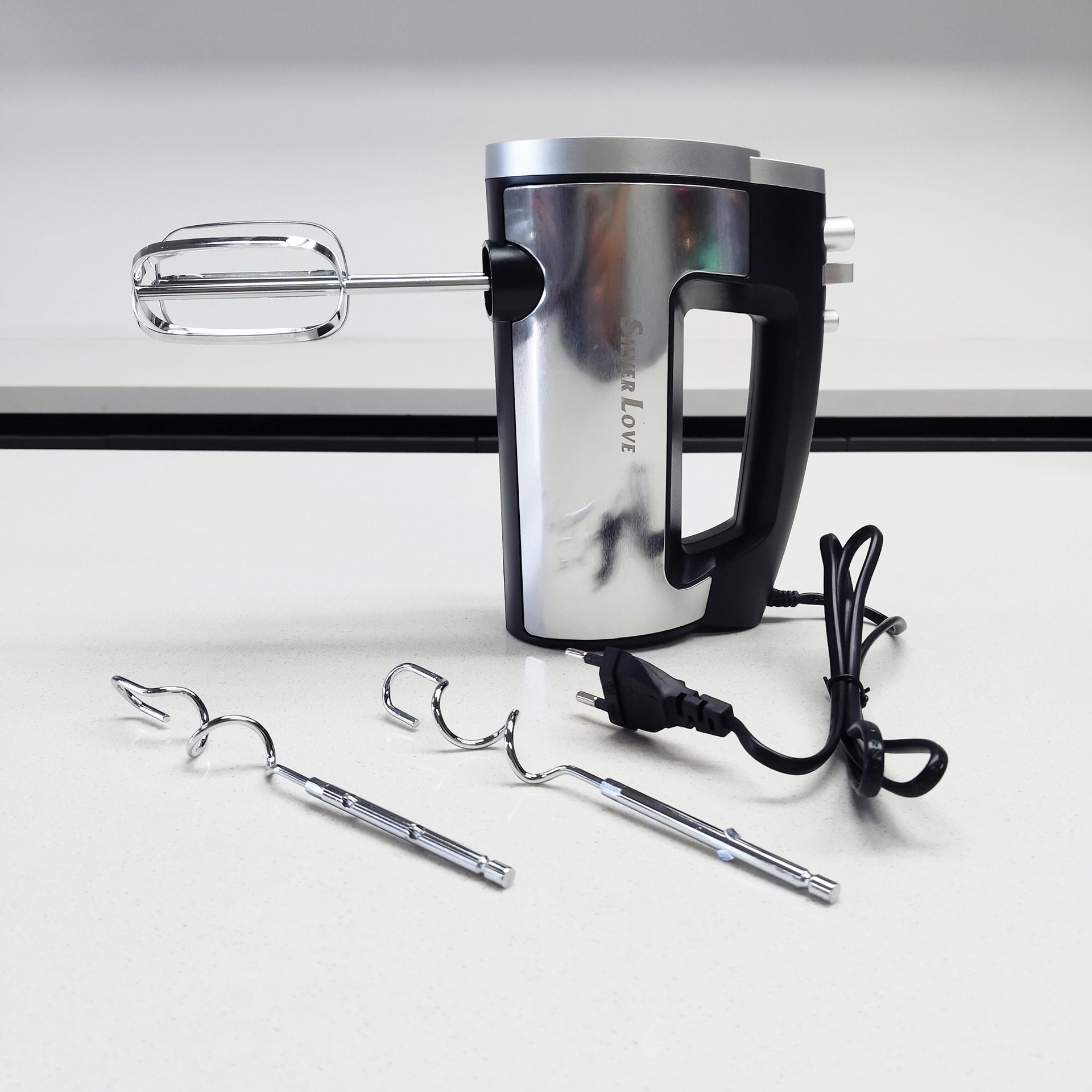 Cross-border foreign trade wholesale stainless steel egg beater, electric high-power handheld mixer, cream whipping and baking noodles z209 Application Scenario