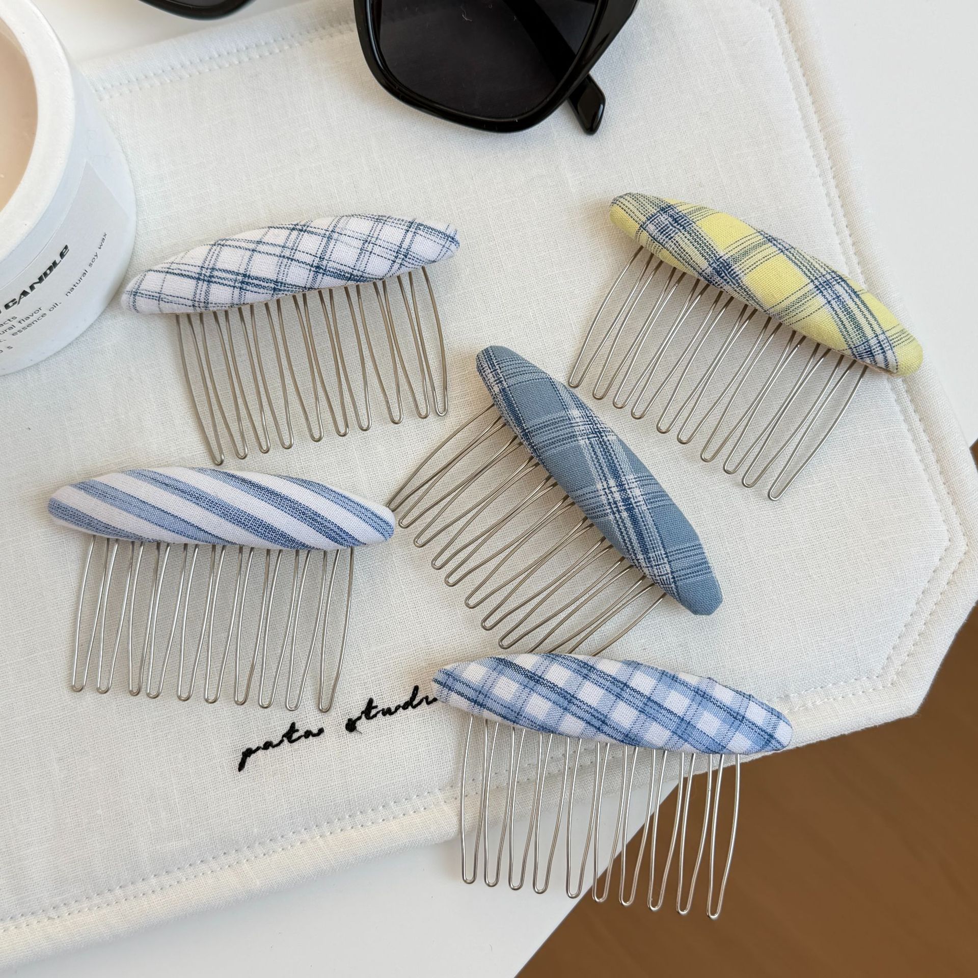 Retro checkered hair clips, oval hair clippers, practical and versatile hair combs, hair clippers, upside-down combing accessories, hair accessories Specification image