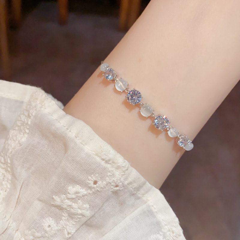 Nicho de moda diseño sentido opal zirconita anillo pulsera mujer dulce versátil simple mano accesorios al por mayor Application Scenario