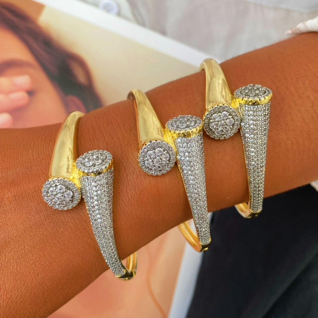 Fashionable and personalized gold-plated two-color full-set zircon women's bracelet and ring set, wholesale of cross-border jewelry from Europe and America full figure