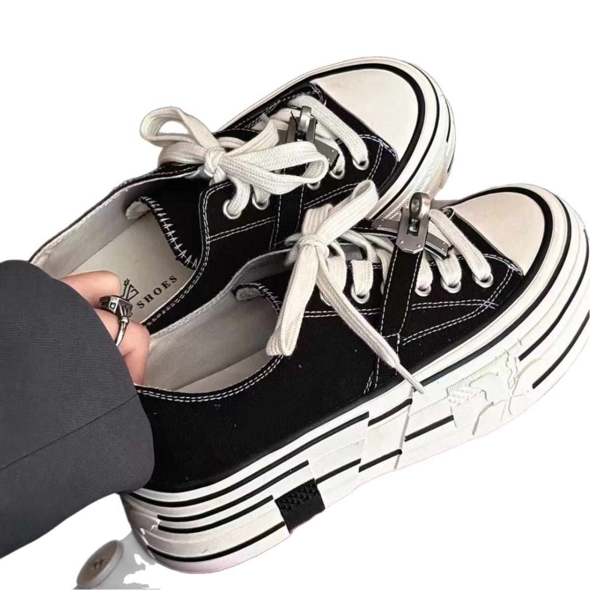 Red metal buckle shell head lace-up thick-soled sponge white sneakers, casual board shoes, canvas shoes, women's shoes for 2026 Item Picture