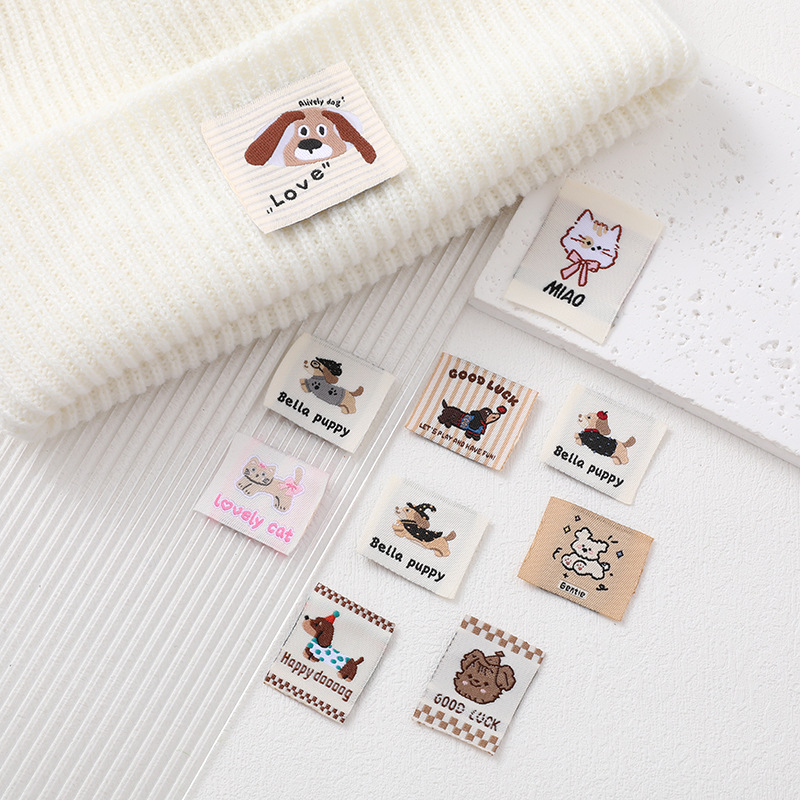 Cartoon Dachshund woven labels, cute cat and bear pattern baby clothes, decorated with hand-stitched clothes and hats Specification image