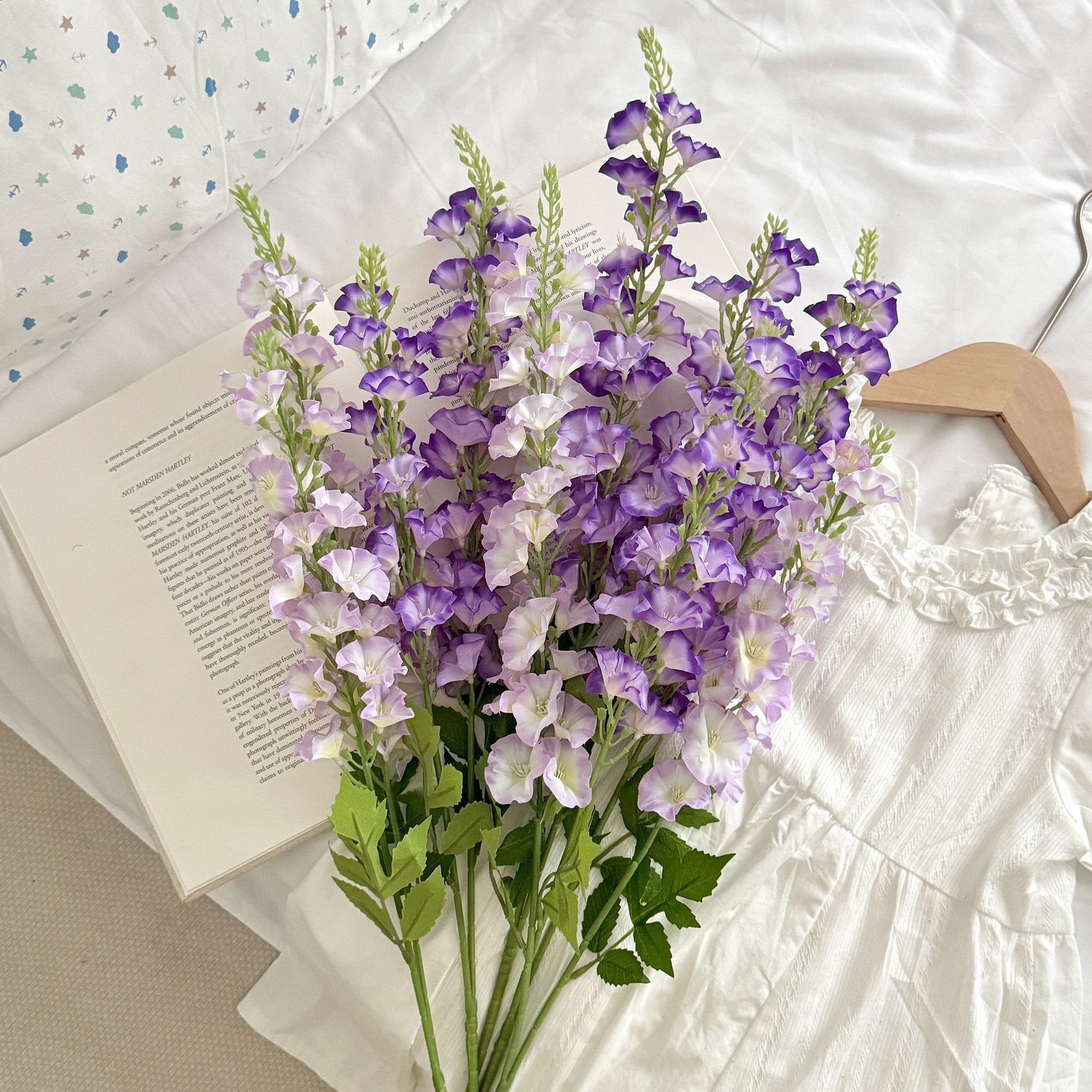 2叉千寻飞燕仿真花家居客厅装饰婚礼堂布置假花背景墙挑高线条花细节图