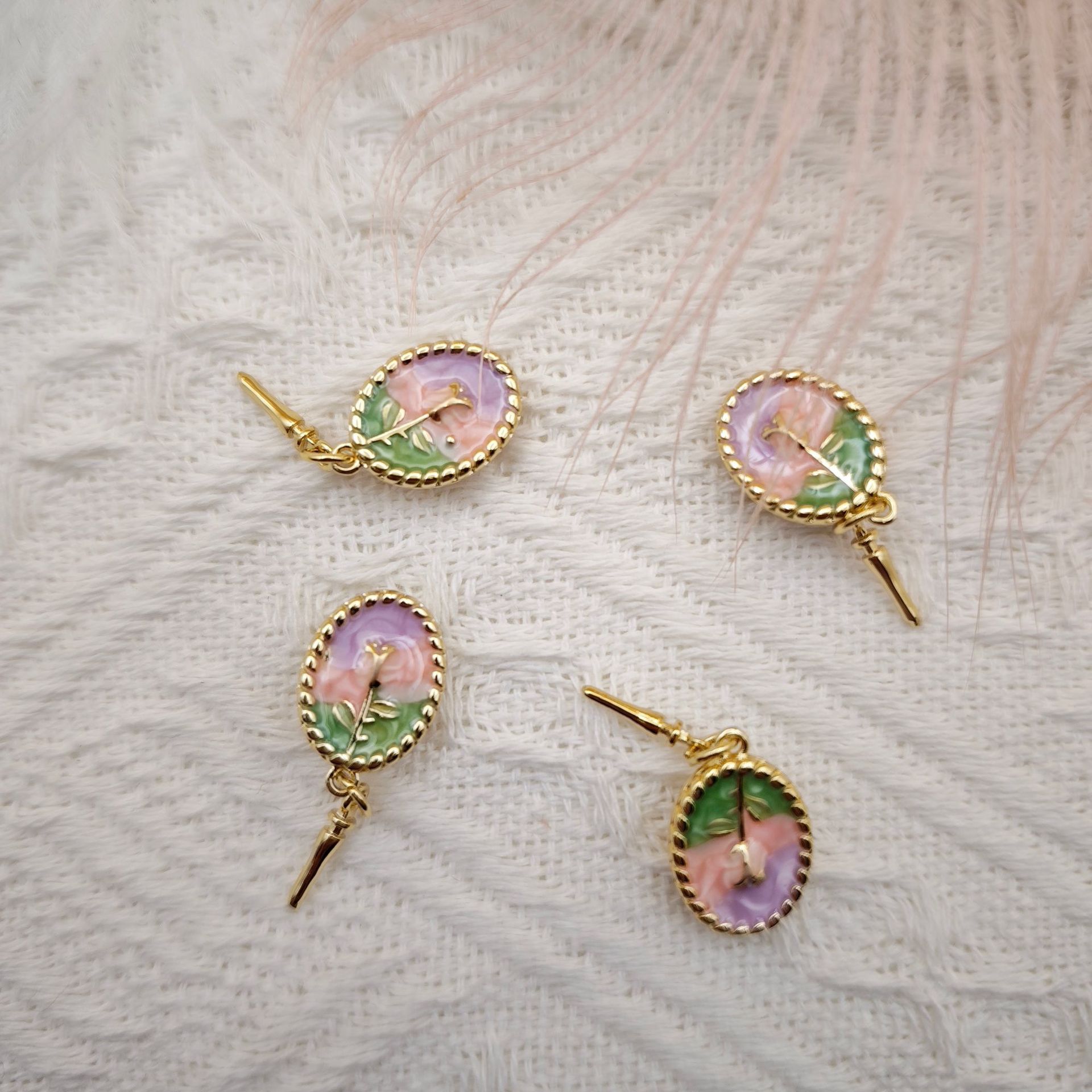 Pearl necklace, ingot buckle, oil drip painting, oil painting style, handcrafted finish, connection, press buckle, stick buckle, diy accessory details Picture