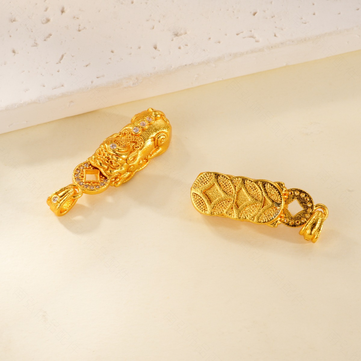 New zirconium-inlaid coin PI Xiu pendant, copper-plated real gold color retention, high-end style bracelet, necklace clasp DIY accessory Application Scenario