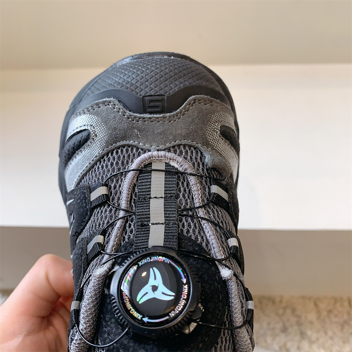 Rotary shoes, autumn and winter children's shoes, children's sports shoes, girls' dad shoes, boys' fleece double cotton baby shoes details Picture