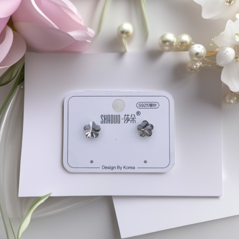 S925银针个性五叶草耳钉女森系甜美文艺简约轻奢小众水晶耳饰小花