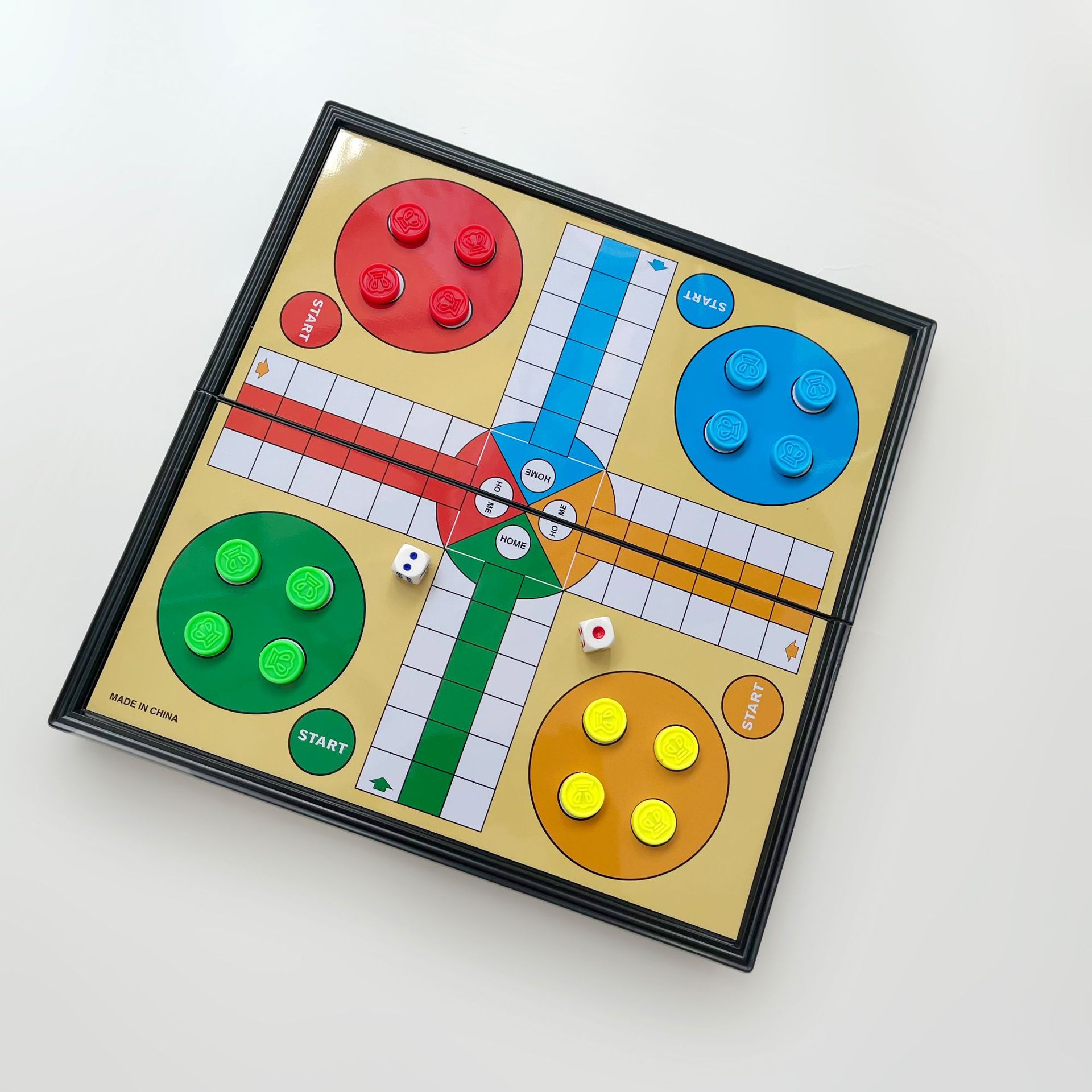 大号磁性飞行棋 折叠塑料棋盘 亲子互动游戏棋 脑力对战益智游戏产品图