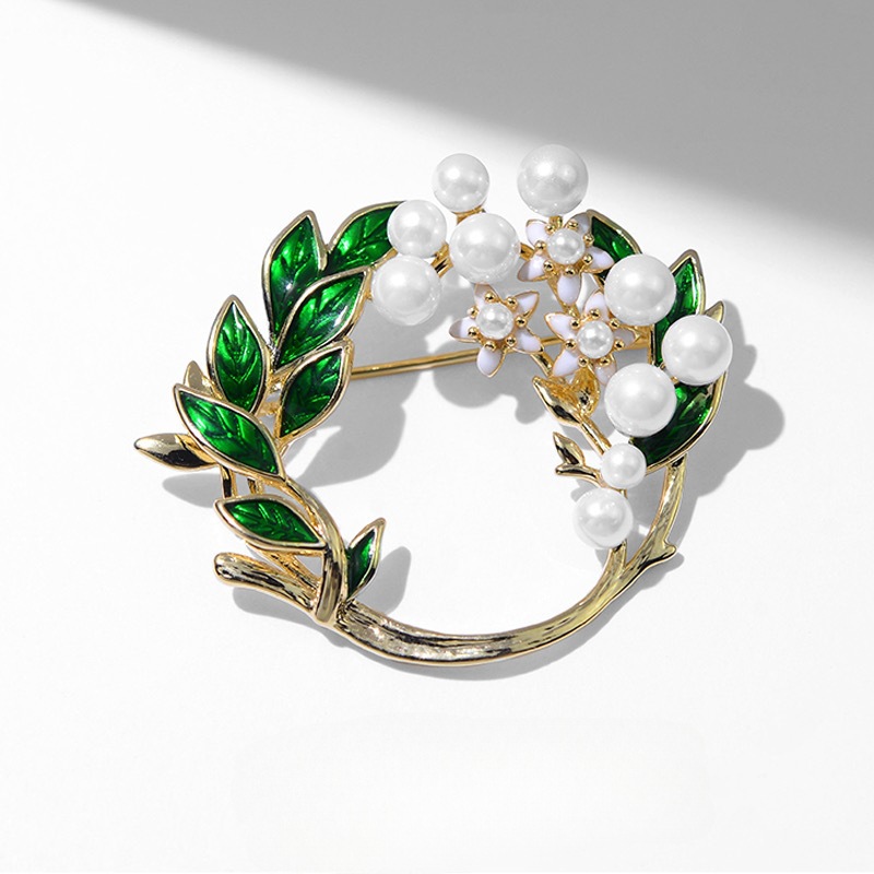 A new handcrafted oil drip gardenia brooch from Douyin in Japan and South Korea, a fashionable brooch for women, and a high-end and elegant spring and autumn accessory details Picture