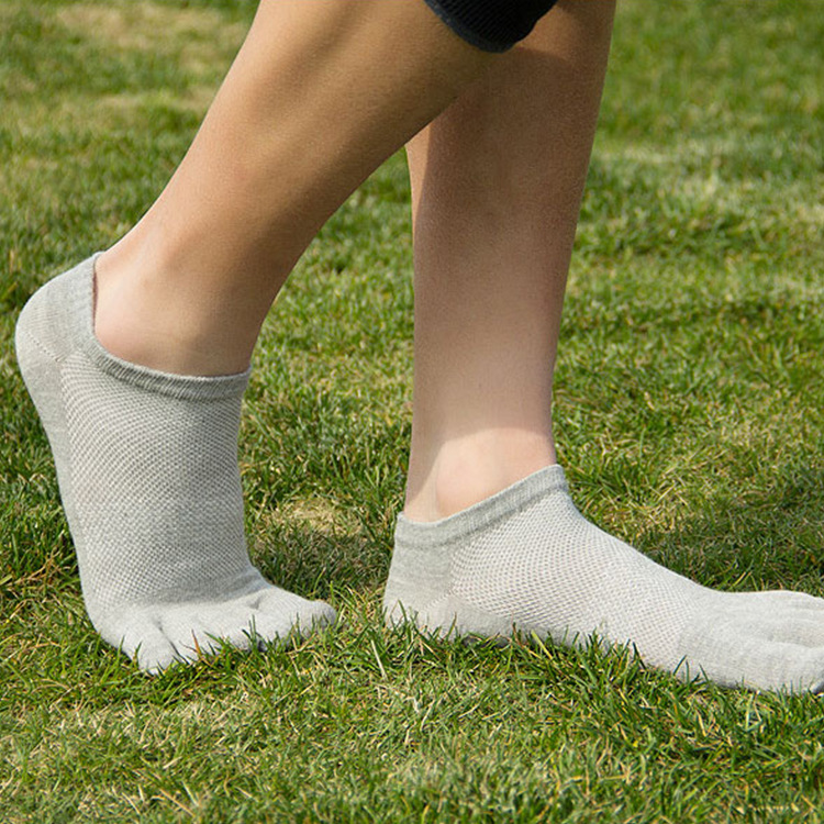 Spring and summer new sporty and casual men's socks, mesh breathable five-toed socks, short pure cotton comfortable split-toe socks for men wholesale