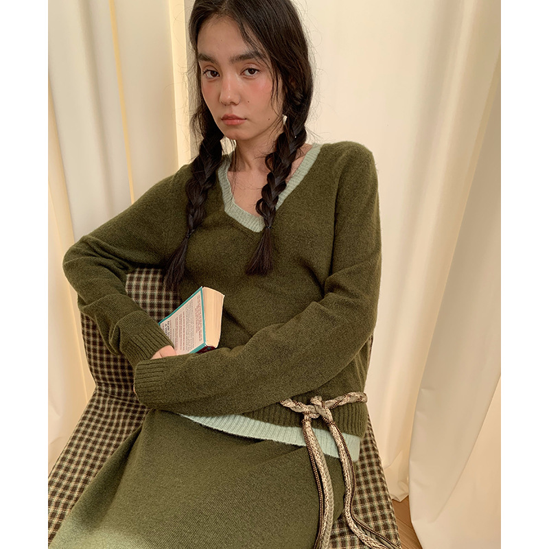 UNITY MODE 撞色V领羊毛毛衣针织衫女冬季宽松打底衫上衣241590