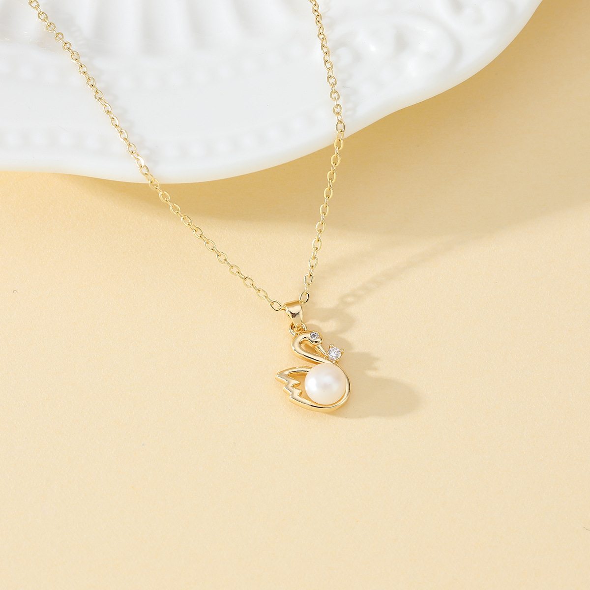 新款铜镀真金天然淡水珍珠天鹅吊坠镶锆石项链锁骨链批发