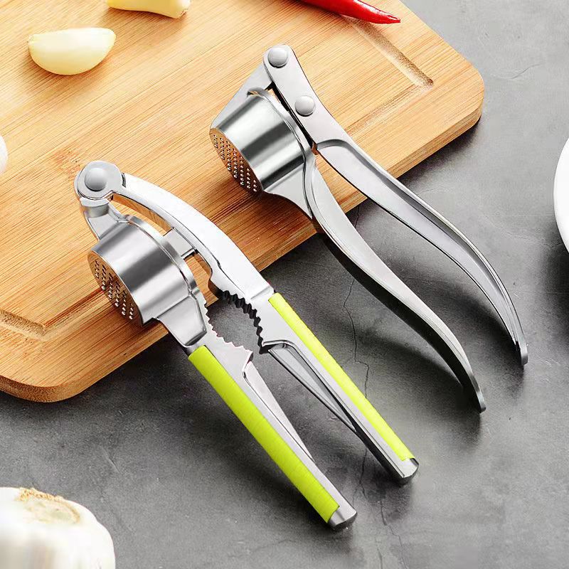 Stainless steel manual small garlic press for mincing garlic, kitchenware for pouring minced garlic, manual garlic press