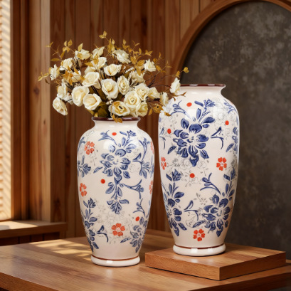 The blue and white porcelain hand-painted new Chinese-style retro peony flower ceramic vase has a high aesthetic level. It is a fresh flower arrangement for the living room entrance. The blue and white porcelain vase embellishes the elegant room. The flower shadows in front of the window, the fragrance of books accompanies the tranquility details Picture