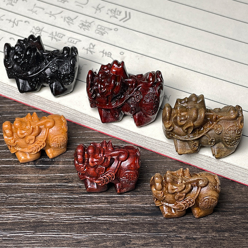 Household sandalwood small accessories, wooden carved three-dimensional PI Xiu two-piece DIY loose accessories, Buddhist prayer beads accessories and ornaments details Picture