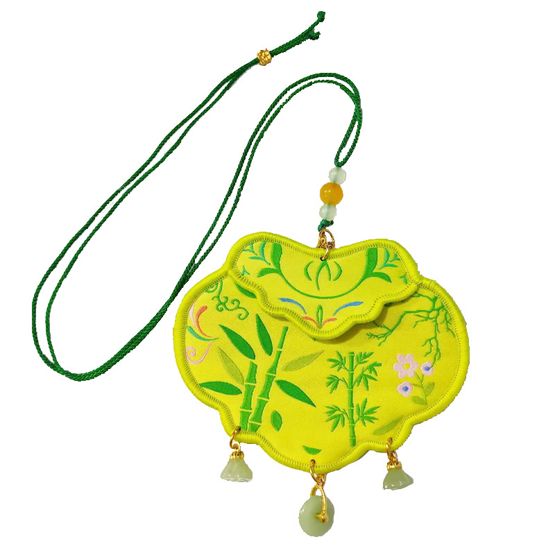 وفي نهاية النهار، تُنقل حقائب فارغة من أكياس الخل، مع حقائب حقائب الخزف Item Picture