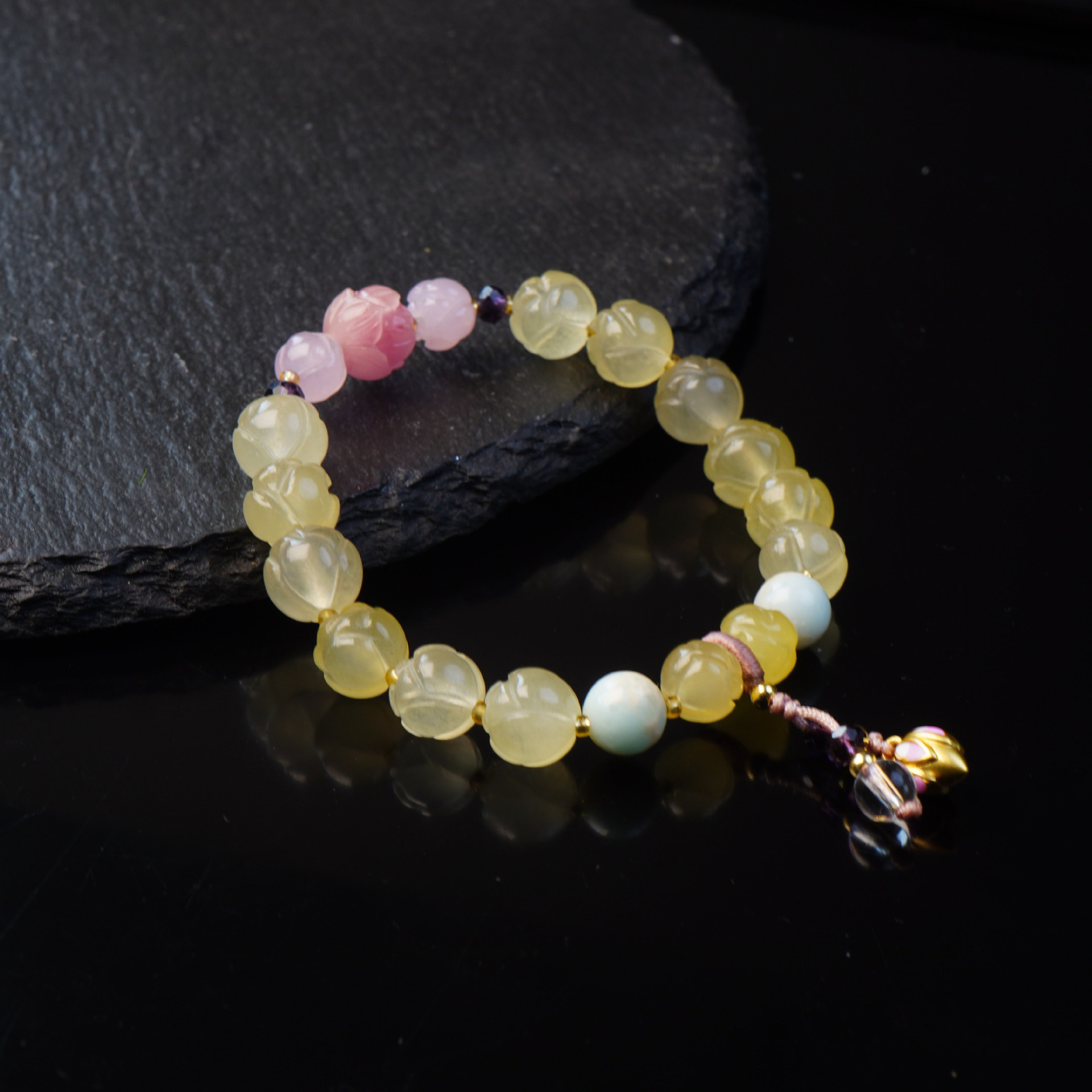 New golden thread Good Luck lotus bracelet for women, high-end handcrafted glass Chinese lotus flower and lotus leaf bracelet accessory Application Scenario