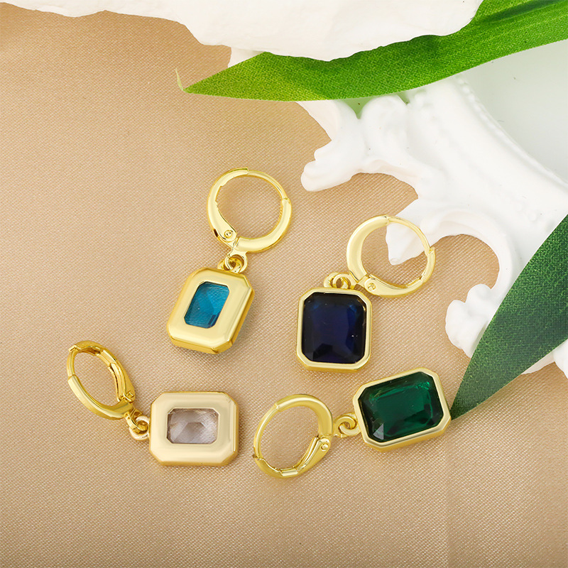 饰品/耳饰/耳环/珍珠耳饰/徽镶嵌锆石耳环细节图