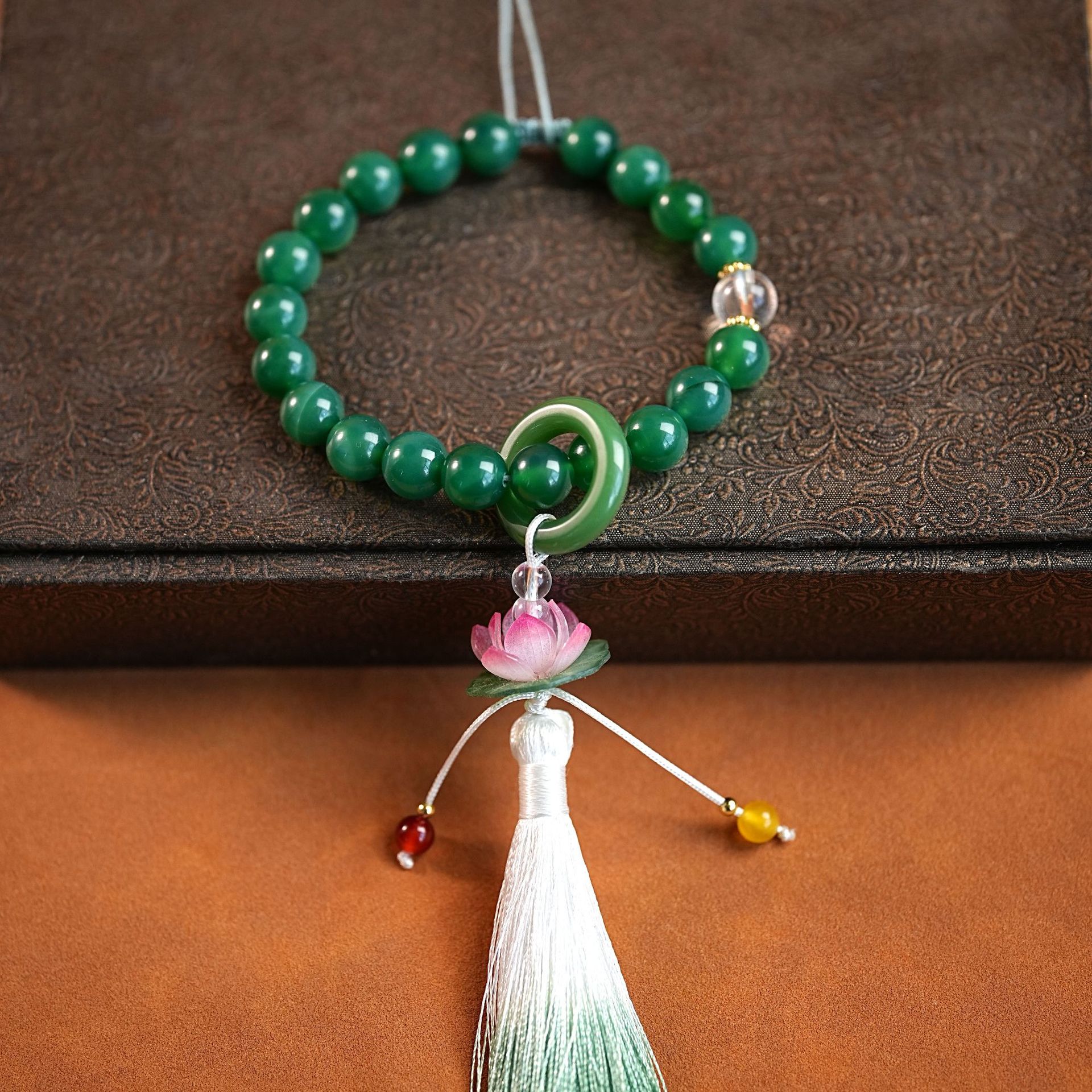 New Chinese-style emerald green chalcedony bracelet with beads, light luxury and high-end feel, ethnic style men's and women's glass bracelet accessories