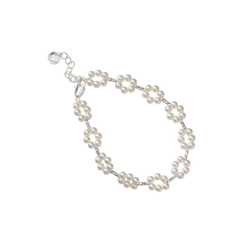 High-end pearl flower bracelet 2026 new style for girls, light luxury, niche, high-end and elegant white jewelry accessory Item Picture