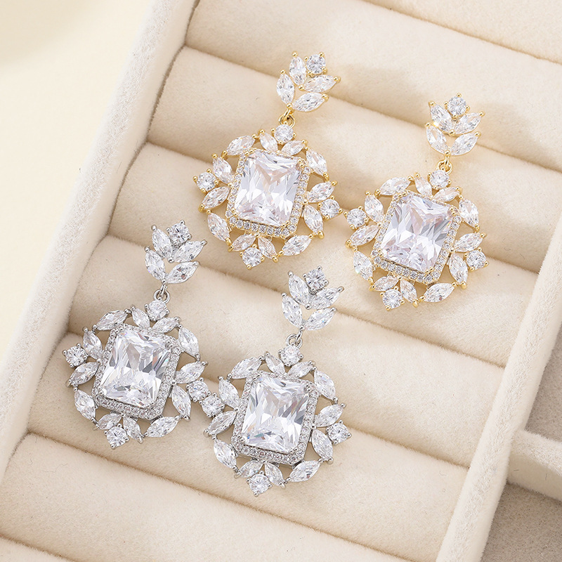 Light luxury, super sparkling zircon earrings, women's ins style, niche design sense, S925 silver needle earrings, high-end and exaggerated earrings trend details Picture