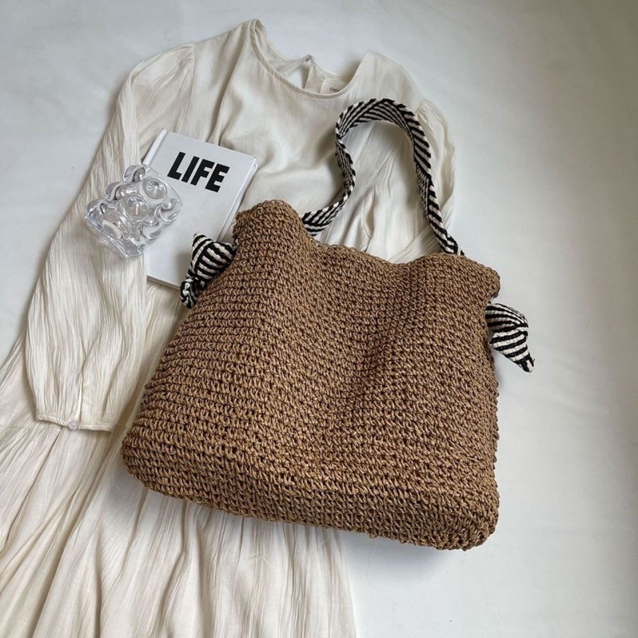 Cross-border straw weaving bag, niche straw weaving bag, women's summer versatile vacation weaving bag, lazy style single-shoulder commuting tote bag, large capacity vacation style tote single-shoulder bag, women's handmade straw weaving bag Specification image