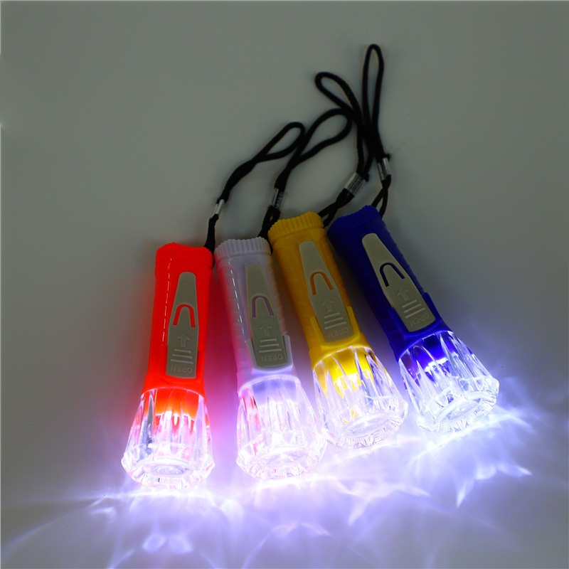 Hot-selling transparent mini toy flashlight, electronic light-emitting portable LED lamp, plastic small flashlight gift direct sales Application Scenario