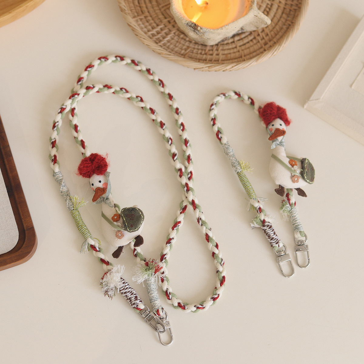 In the Spring Festival of 2026, there are cute and fun mobile phones, crossbody chain bows, big goose forest necklaces, shoulder straps, hand-carry lanyard details Picture