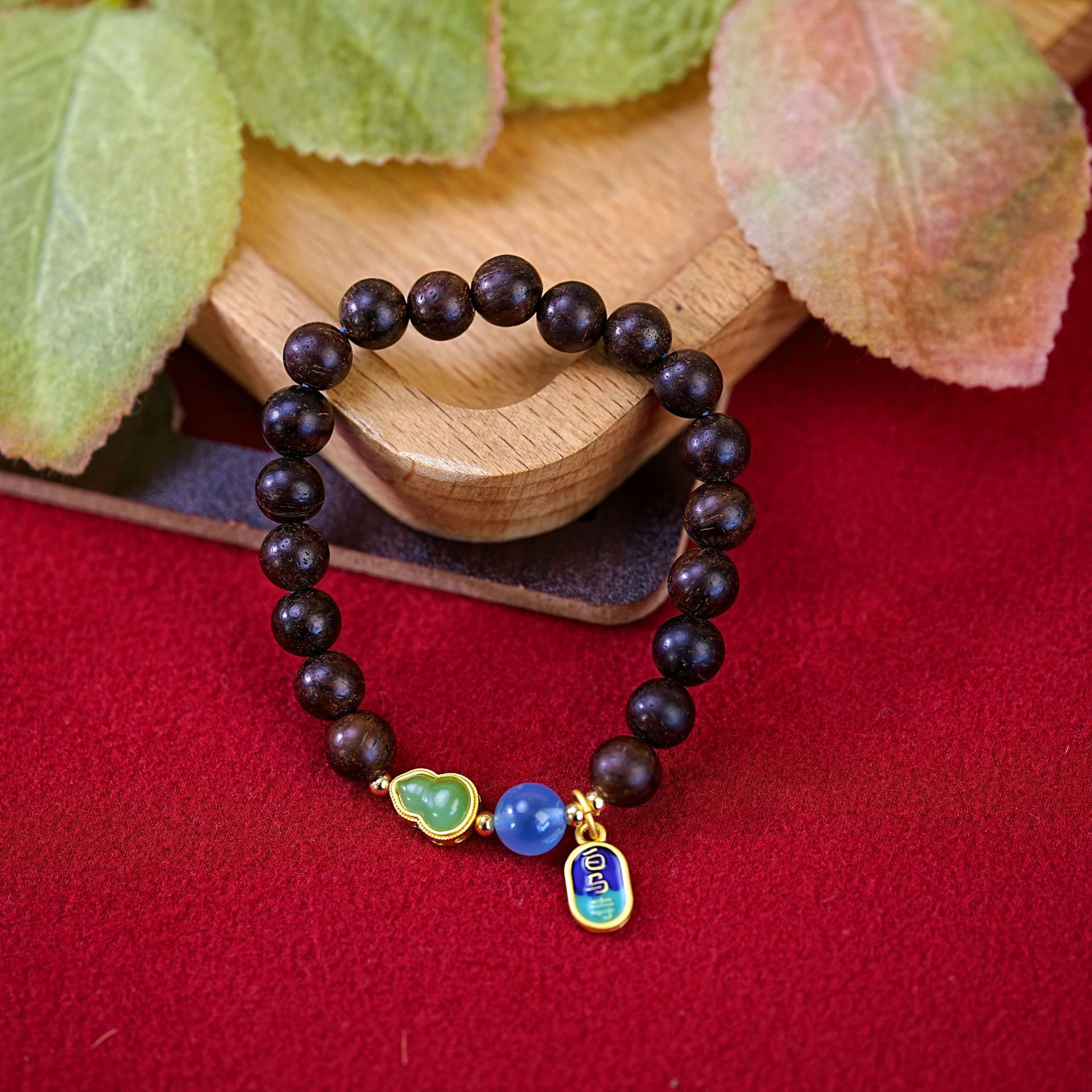 New Chinese-style bead sandalwood bracelet, chalcedony gourd fortune pendant, wooden cultural play bracelet, beaded jewelry and accessories Application Scenario