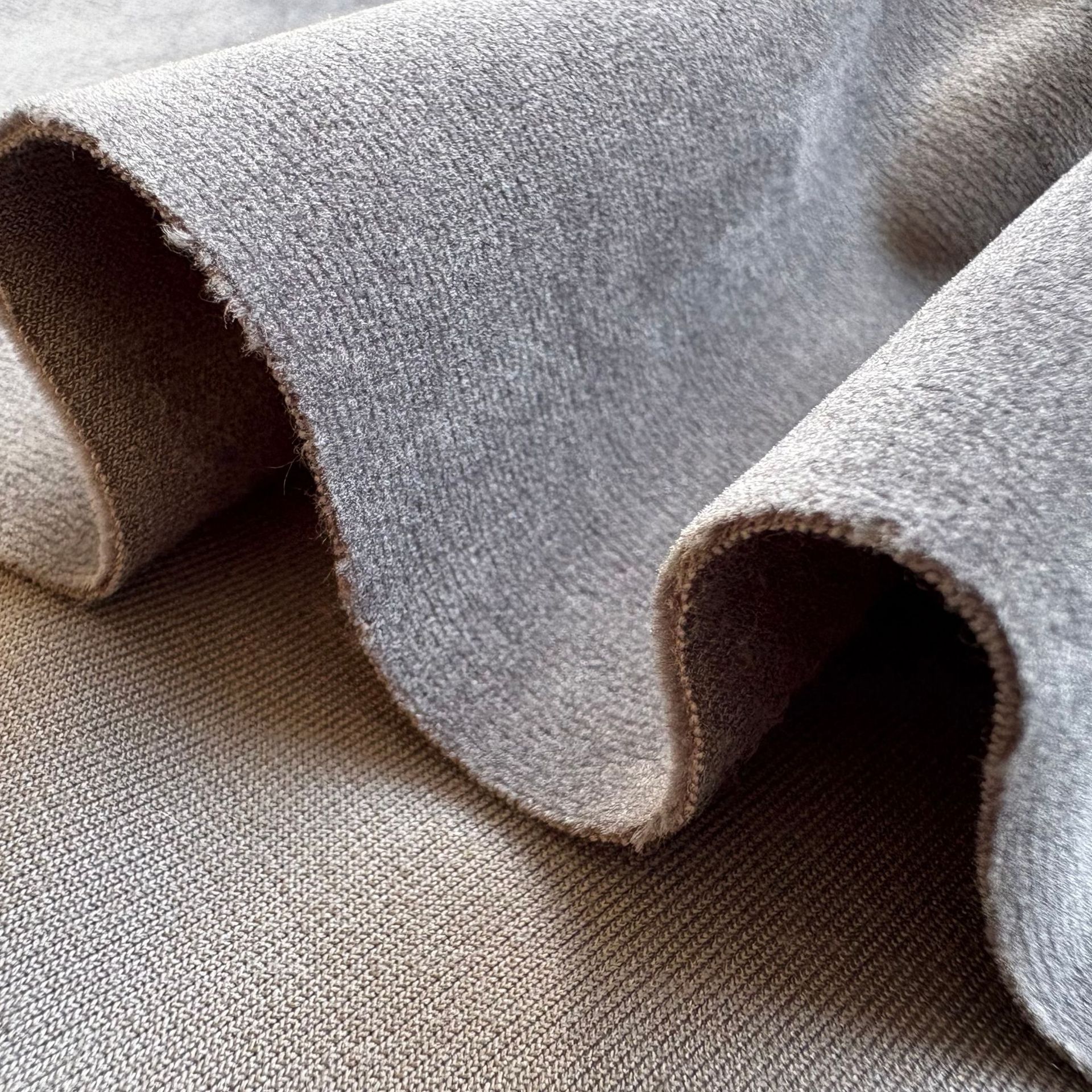 Wholesale of 250-gram Dutch fleece sofa fabric, velvet pillow fabric and velvet clothing fabric in stock at the factory